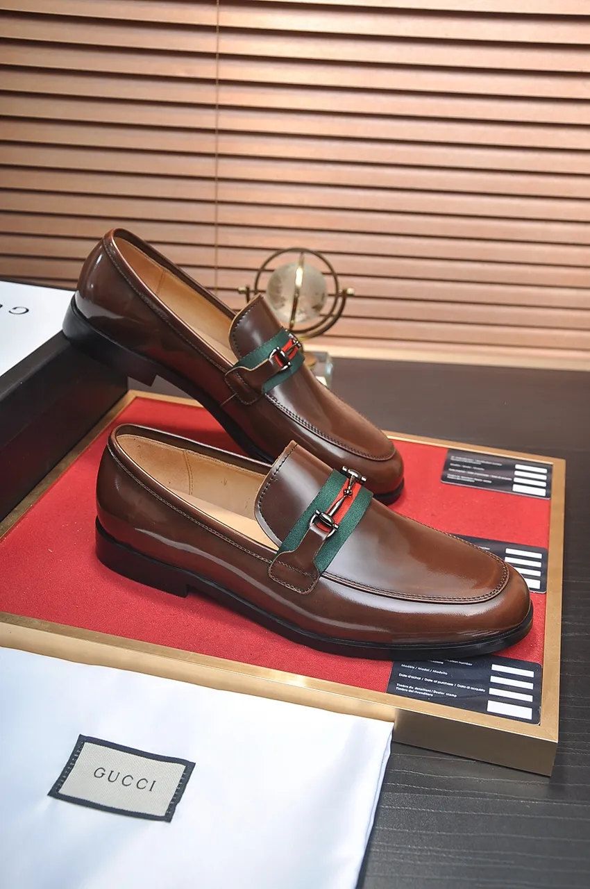 Factory price 540💶Italian top luxury men's shoe giant (GUCCI) (Gucci) (full cowhide lining) new arrival🍃Original European style🔰 Pleasant to the eye😍In order to make the shoes more durable and non-deformable🌀The production continues to follow traditional methods but there is still no lack of innovation💪The original sheepskin is chosen for the leather♻️Smooth, natural and exceptionally bright⭐Made of imported cowhide The rich man’s first choice 38-45 (45 customized)